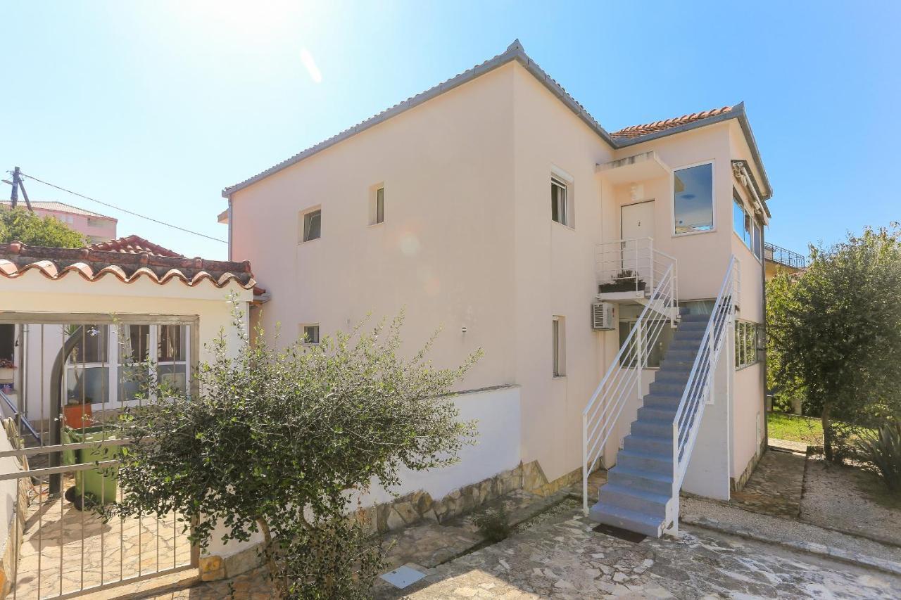 Casa Zorana-alba *